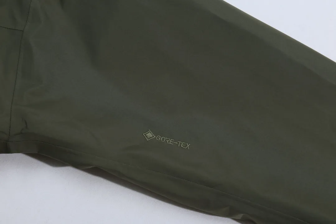 ARC'TERYX GORE-TEX Jacket BETA LT （Yb 3D ， Tri-Durance ） Factory #26844 ， YKK ， ， ， Beta LT ， 。 bluesign@ N 3LGORE-TEX ， Wear-Resistant， 、 Breathable， 。 Storm Hood Water Tight ， ， ， 。 ，VISLON ， Velcro ， Zip-in， ARC TERYX BETA： 。 LT ： ， Wear-Resistant。 GORE-TEX： 、 、Breathable SIZE ：S M L XL XXL